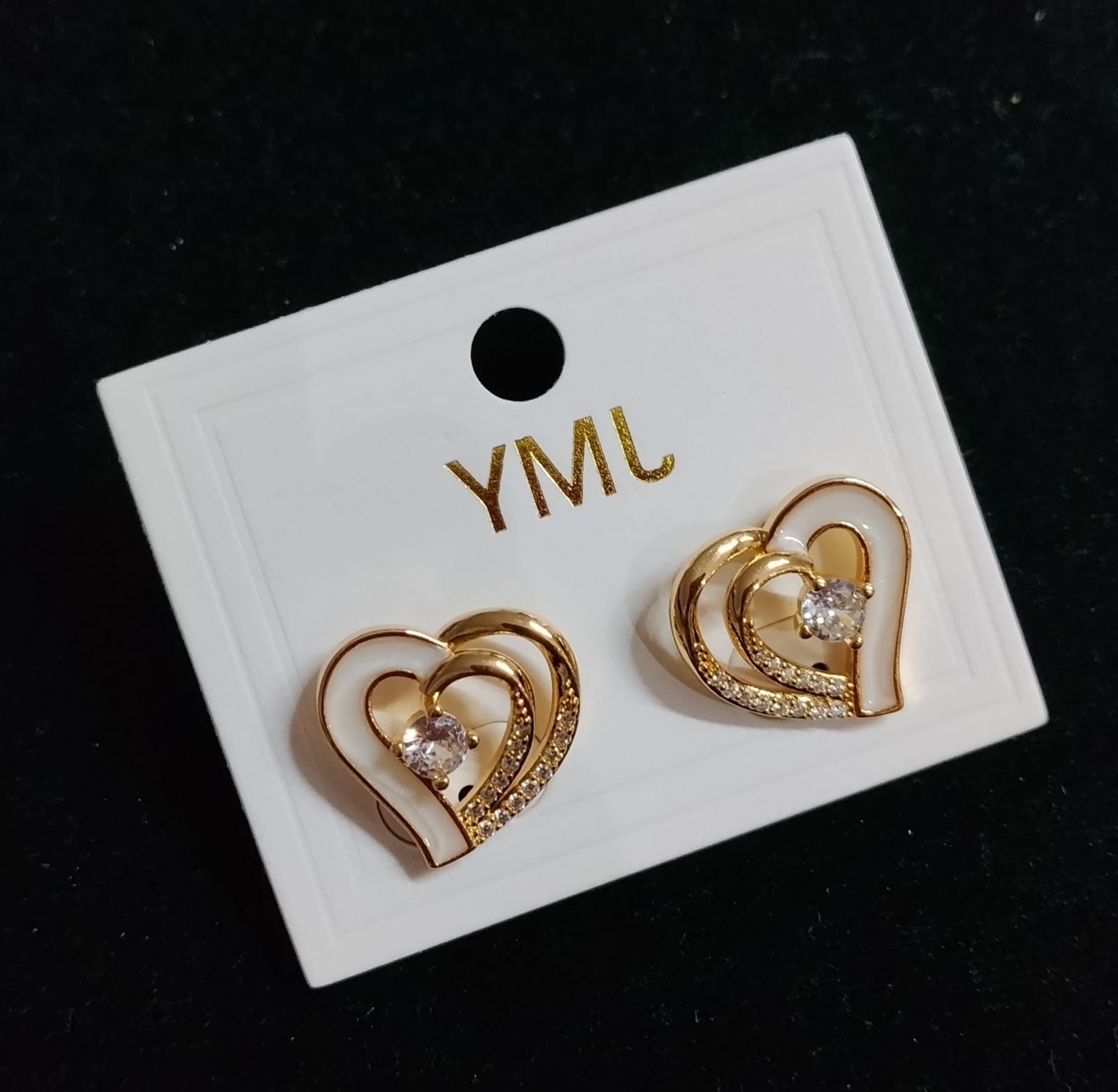 Foto de Brinco dourado zirconia coração