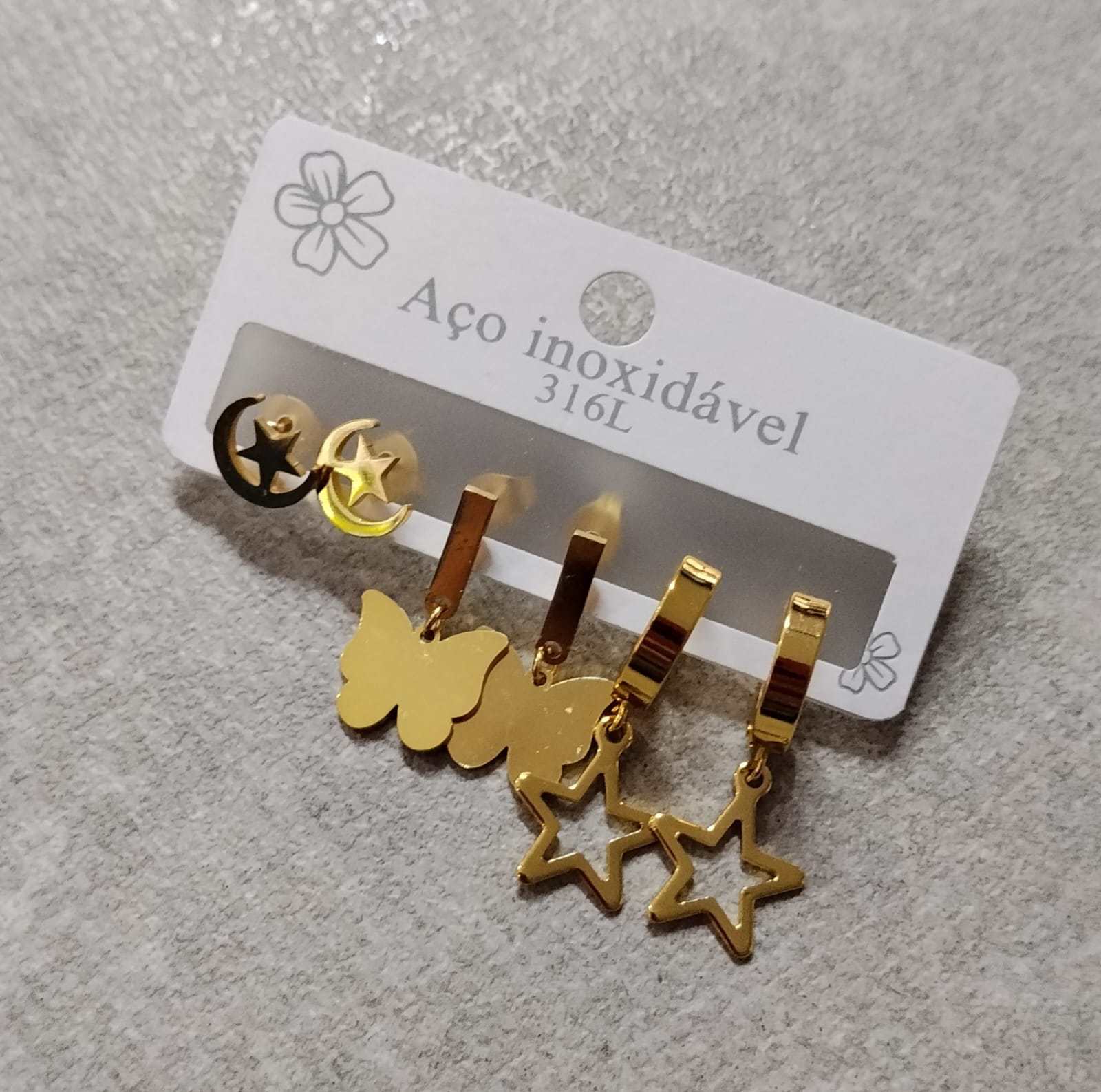 Foto de Brinco dourado de aço inoxidavel