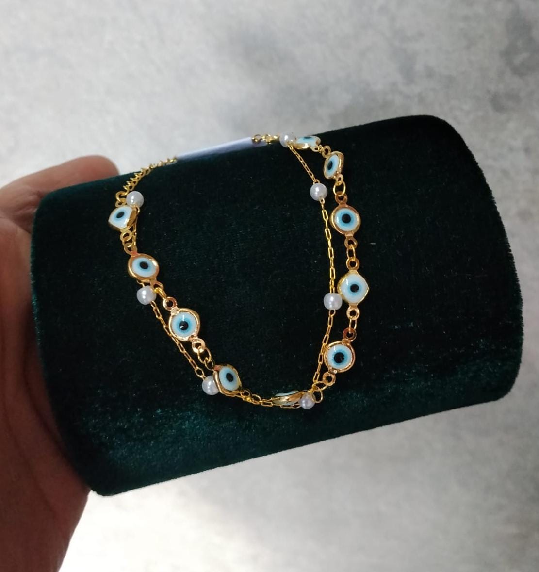 Foto de Pulseira dourada olho negro