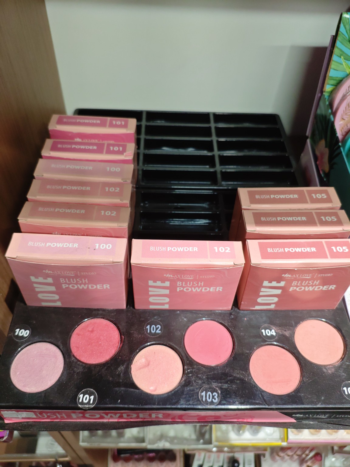 Foto de Blush powder (cores 100, 101, 102 e 105)