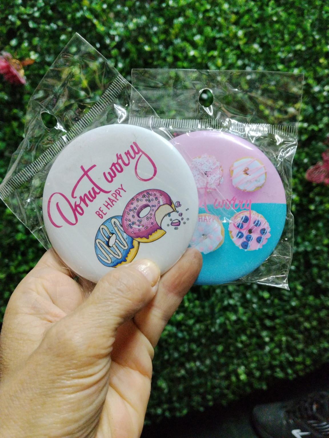 Foto de Espelho de bolso redondo com estampas de doces