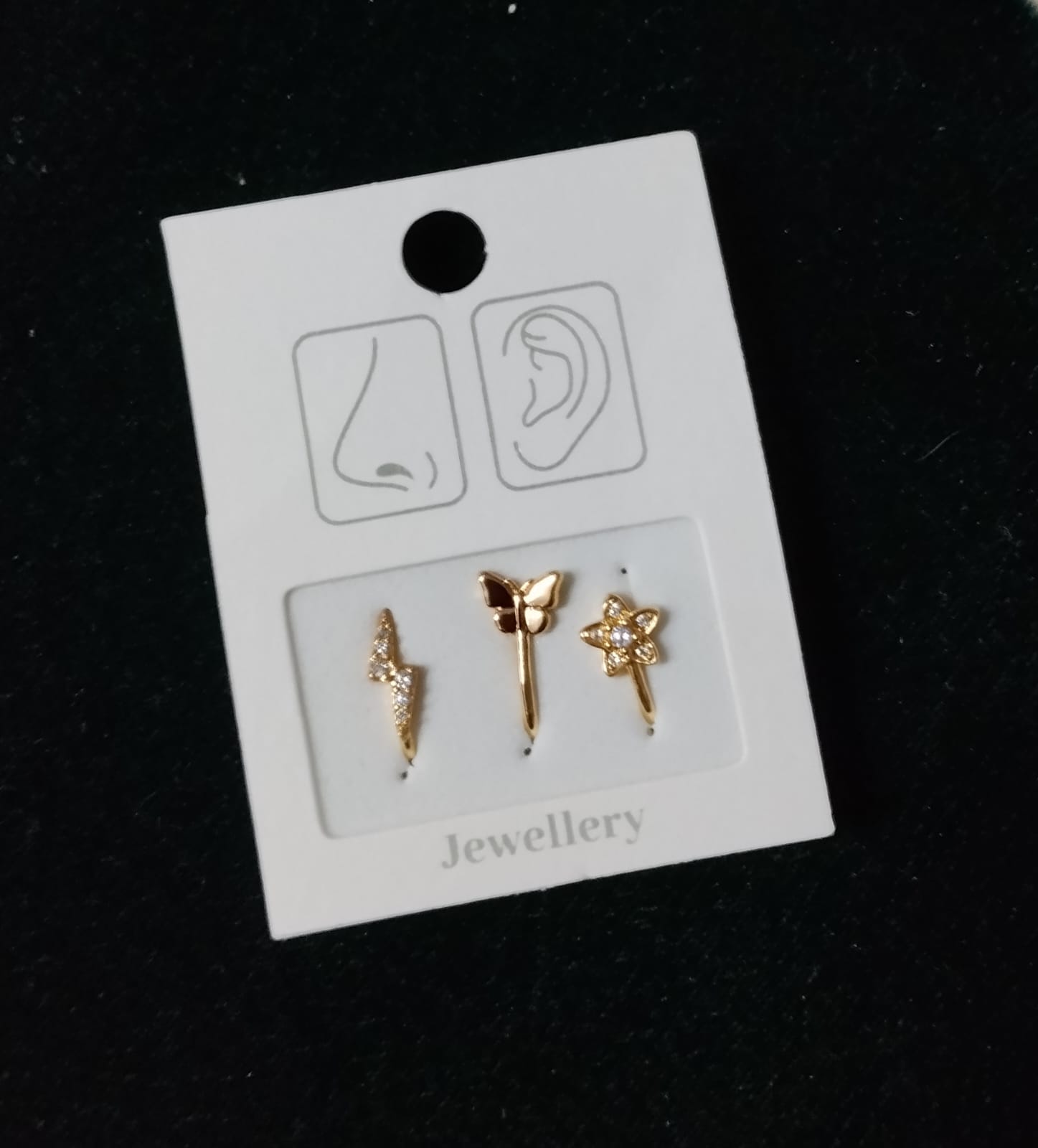 Foto de Piercing falso de nariz dourado