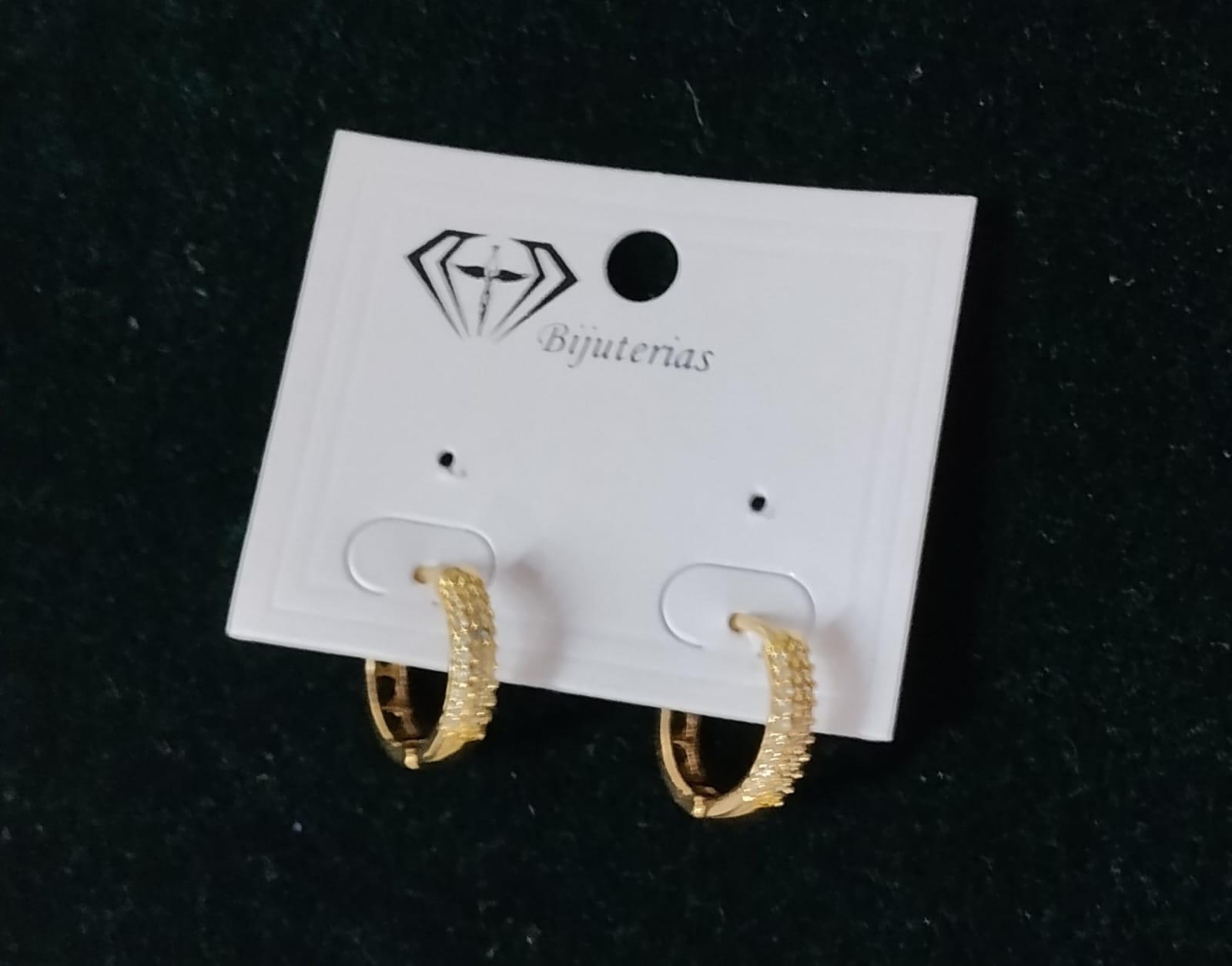 Foto de Brinco argola dourado de zirconia