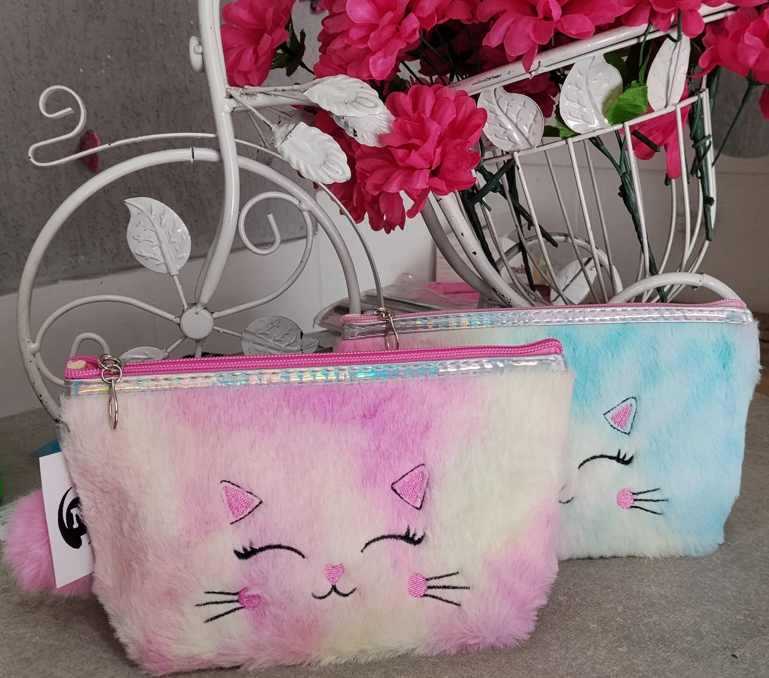 Foto de Bolsinha peludinha (necessarie)