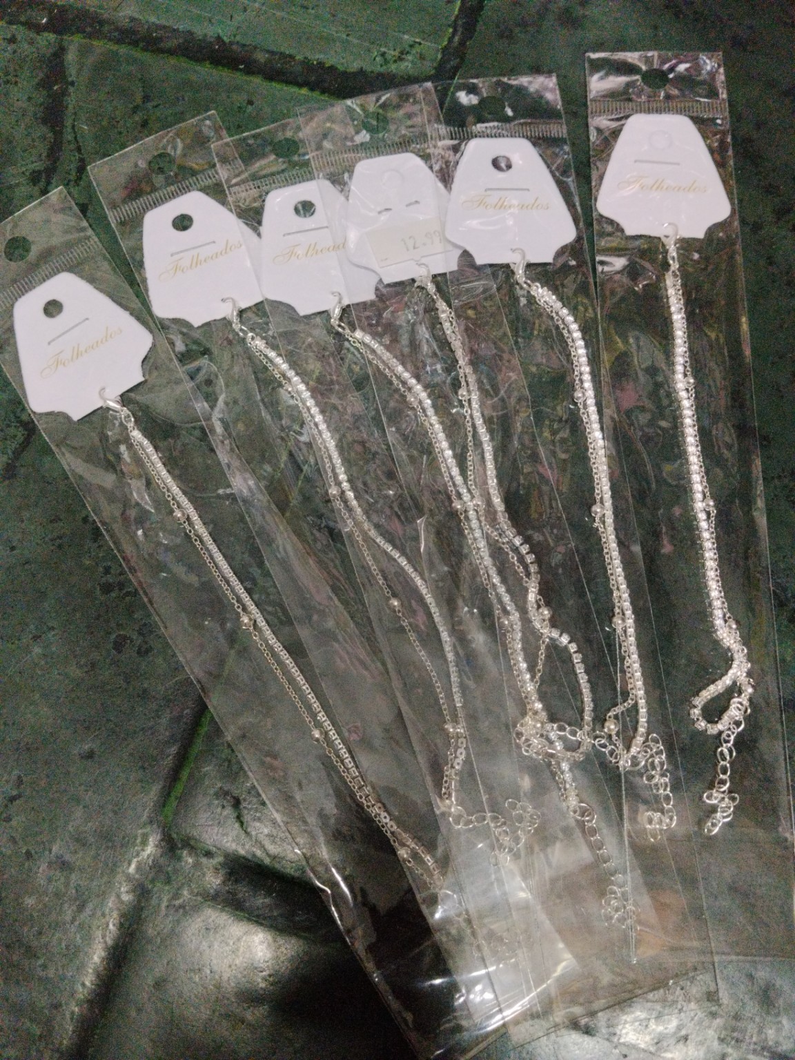 Foto de Pulseira folheada de três voltas com corrente trabalhada e bolinhas