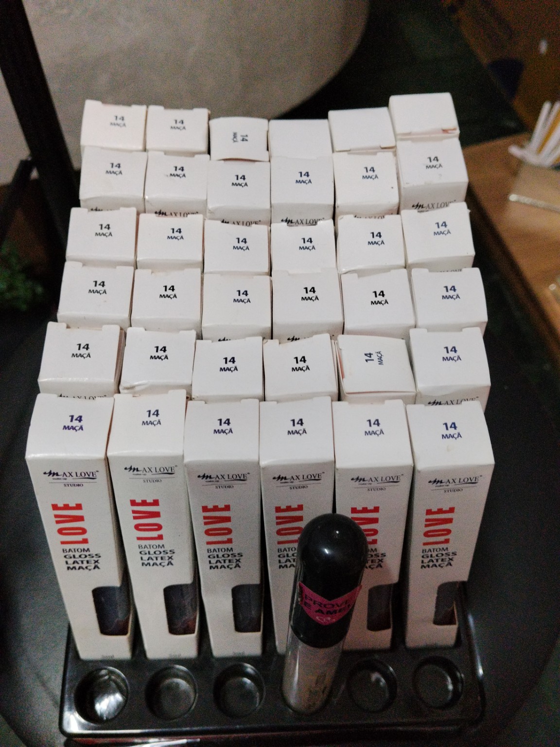 Foto de Batom gloss látex love — cor 14 maçã